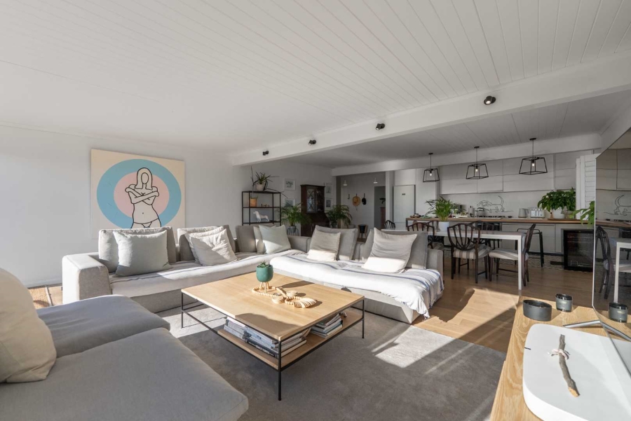 5 Bedroom Property for Sale in Green Point Western Cape